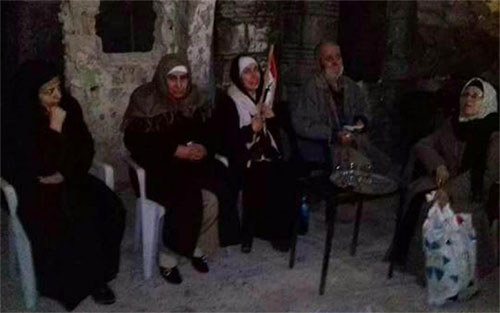 Liberados cinco prisioneros que estaban retenidos por Yaish al Islam Liberados cinco prisioneros que estaban retenidos por Yaish al Islam